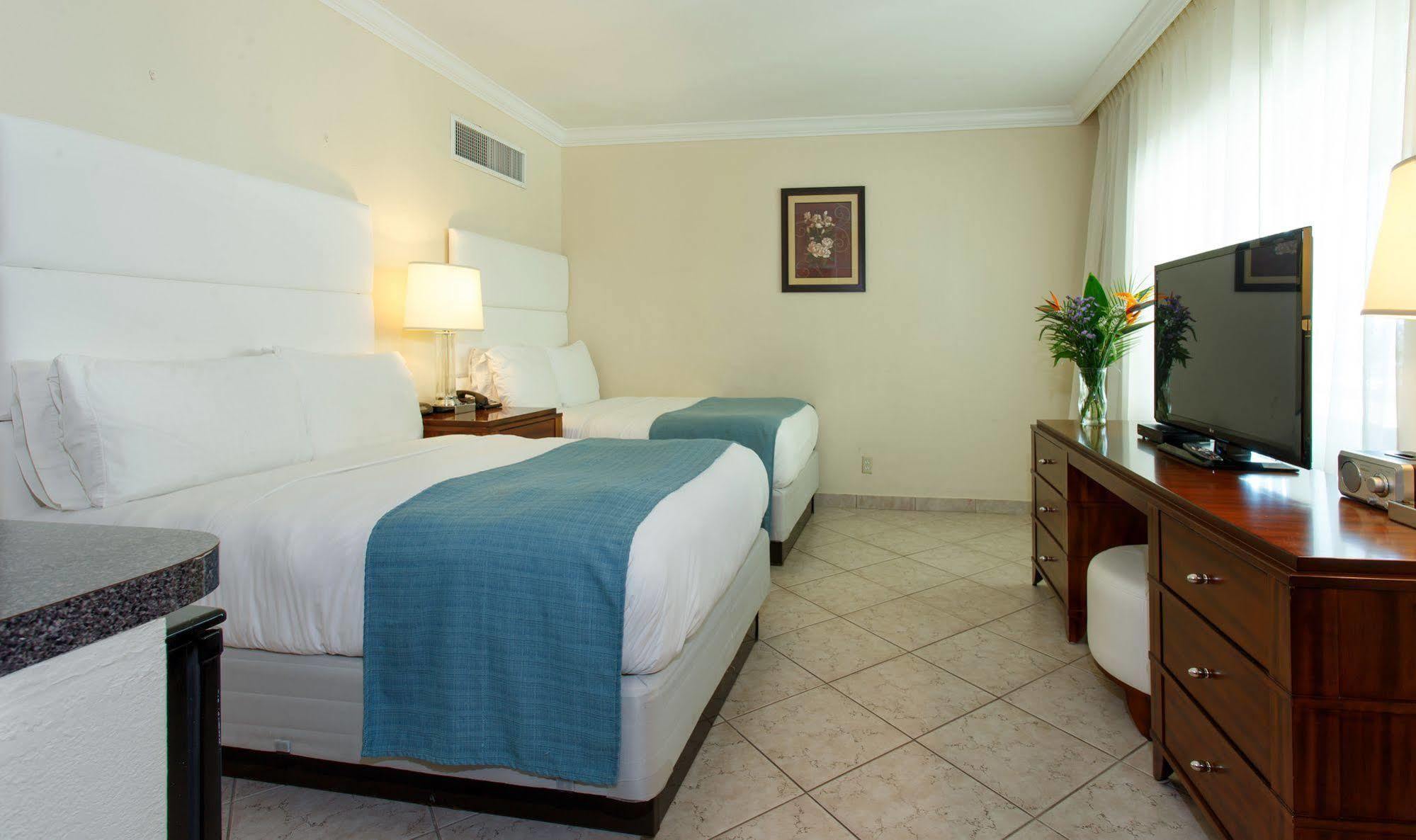 The Sea Lord Hotel & Suites (Adults Only) Lauderdale-by-the-Sea Buitenkant foto
